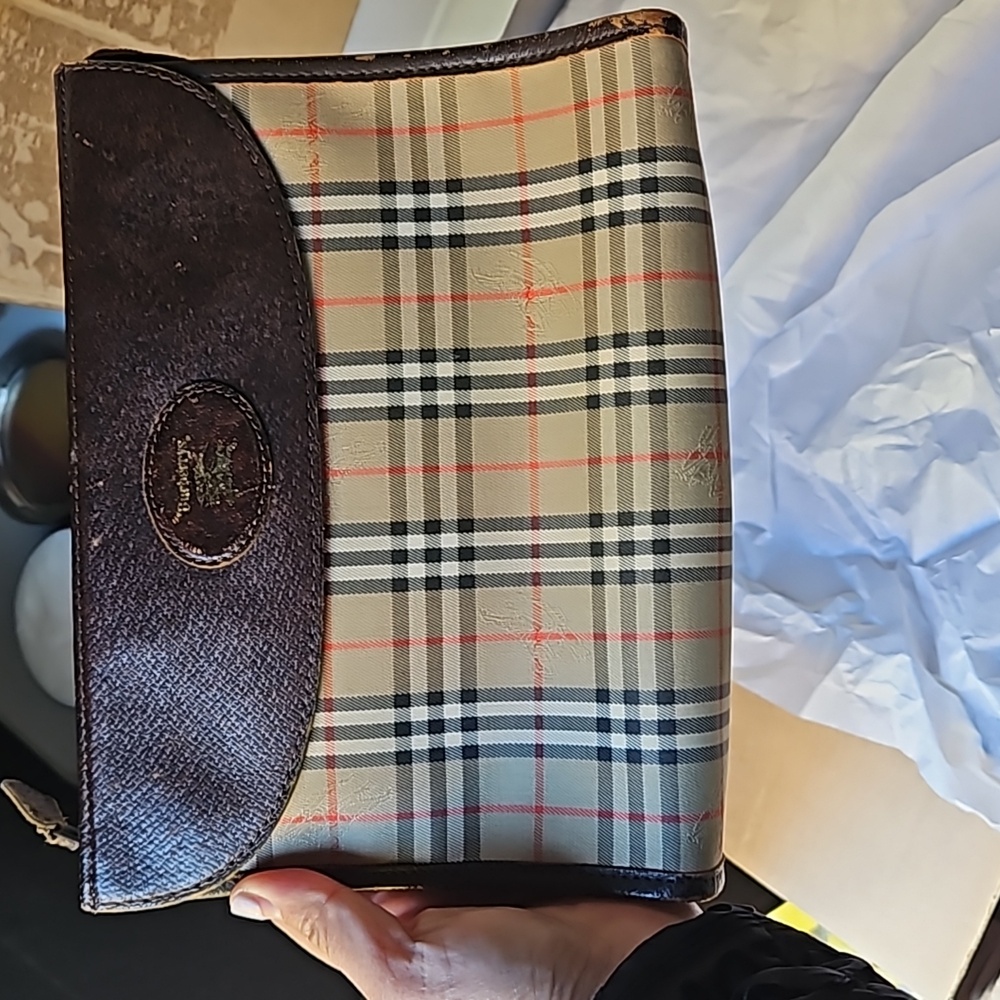 Burberry clutch